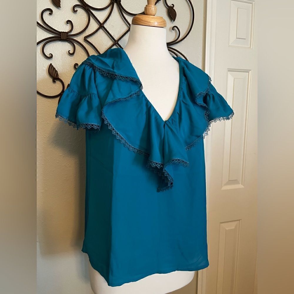 NWT Max Studio Short Sleeve Ruffle blouse Size XS